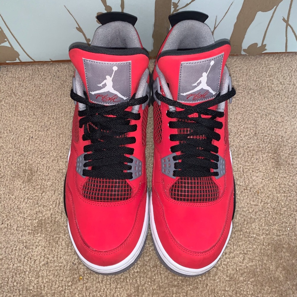 Jordan Retro 4 “Toro Bravo”